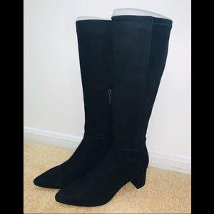 BEAUTIFUL NEW IN BOX AQUATALIA SUEDE BOOTS